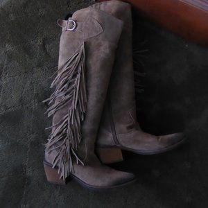 CARLOS SANTANA FRINGE BOOTS!